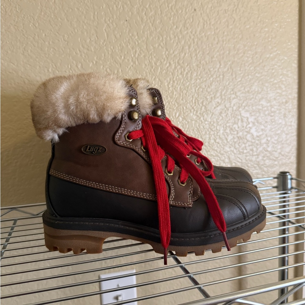 Women’s Lugz two-Tone Boots with Red Laces And Faux Fur.